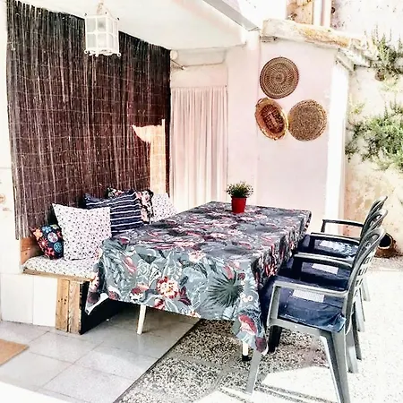 Charming House In Del Cid With Garden And Terrace El Poyo