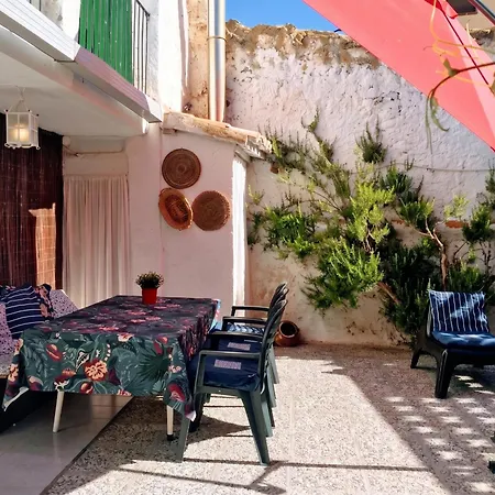 Charming House In Del Cid With Garden And Terrace El Poyo