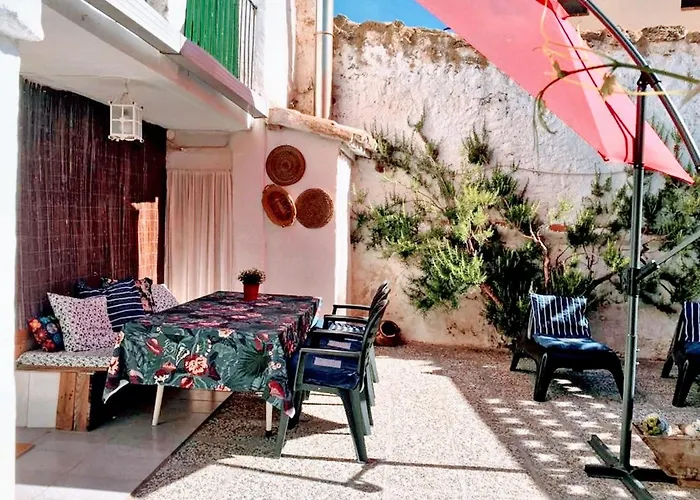 בית נופש Charming House In Del Cid With Garden And Terrace El Poyo