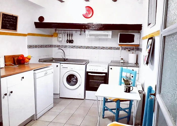 Charming House In Del Cid With Garden And Terrace * El Poyo