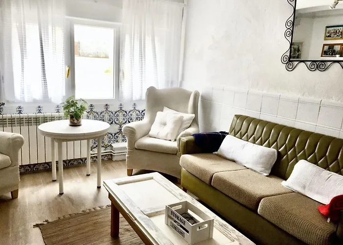 Charming House In Del Cid With Garden And Terrace * El Poyo